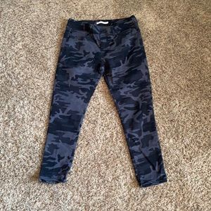 Levi’s black camo skinny jeans